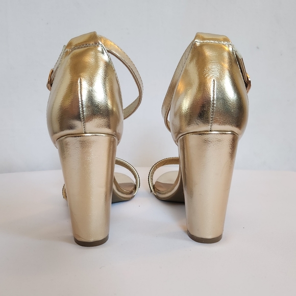 Bamboo Frenzy Gold Strappy Block 4in Heel womens size 8 - Picture 5 of 15